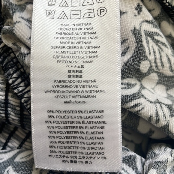 Michael Kors high rise smocked waist shorts romper black white floral size S - Picture 9 of 9